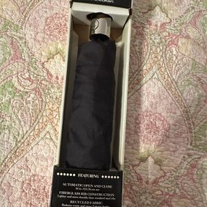 The Ultimate Umbrella by ShedRain. Automatic Open and Close and Leather Strap